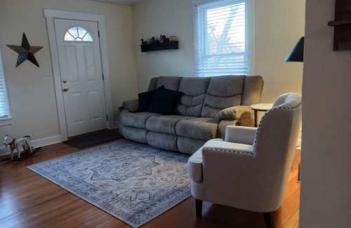 Troutville Casa | Pet friendly cozy cottage surrounded by nature. Minutes to Roanoke.