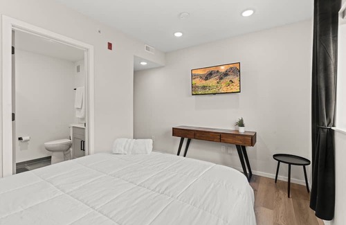 Spruce Hill Apartamento | 7 Minutes to Center City Philadelphia! Entire 3 Bedroom 3 Bathroom Apartment!