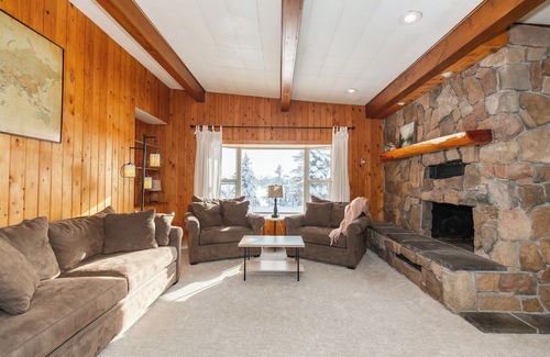 Bozeman Casa | Serene Pet Friendly, Fully Fenced 1 Acre 4BR 1.5BA Home With Privacy and Views