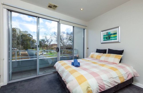 Curtin Apartamento | Modern Convenience 2bd 2bth at Curtin