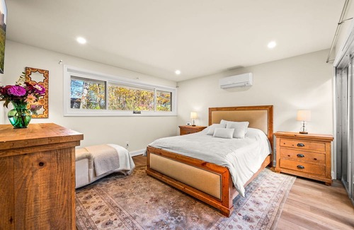 Pottstown Casa | Secluded botanical Oasis