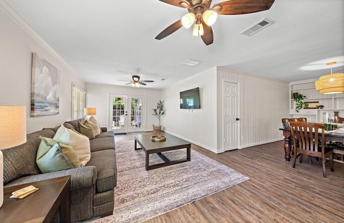 Shoreacres Casa | Charming La Porte Retreat with Outdoor Living Space