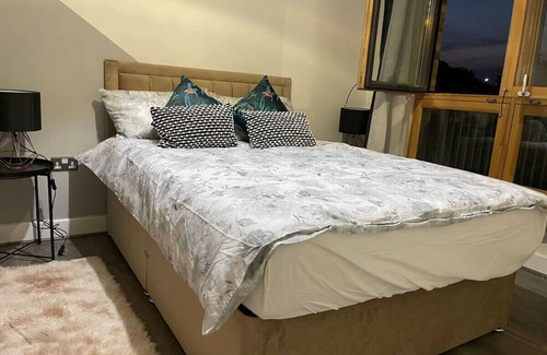 Dagenham Casa | The Platform - 2 Bed House + Free Parking