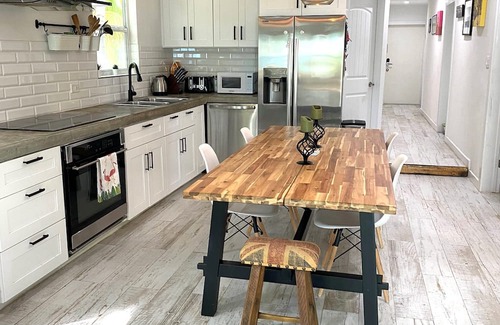 East End Casa | Rustic 3 bedroom beach house, superb location