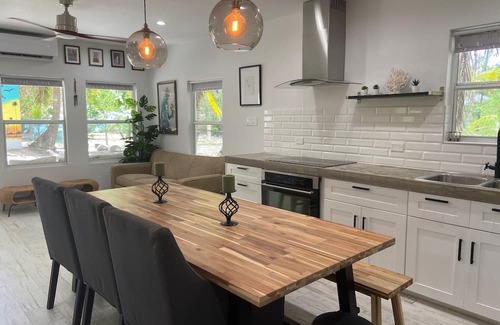 East End Casa | Rustic 3 bedroom beach house, superb location