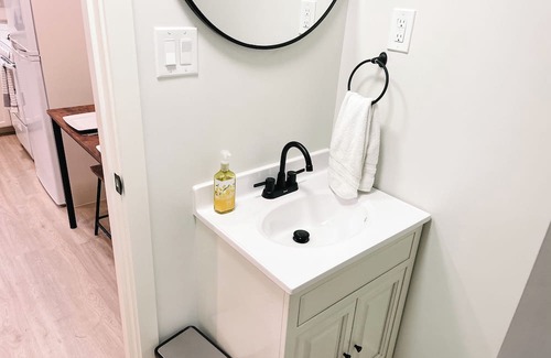 Ferndale Cabina | Modern tiny home in Ferndale. Pet-friendly!