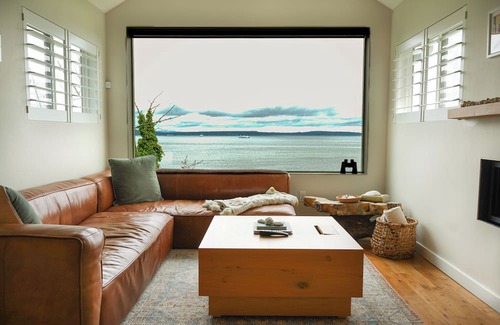 North Admiral Casa | Your Perfect Alki Beach Escape Awaits!