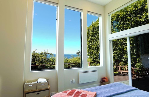 North Admiral Casa | Your Perfect Alki Beach Escape Awaits!