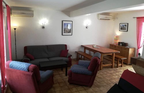 Combs-la-Ville Casa | Vrbo Property