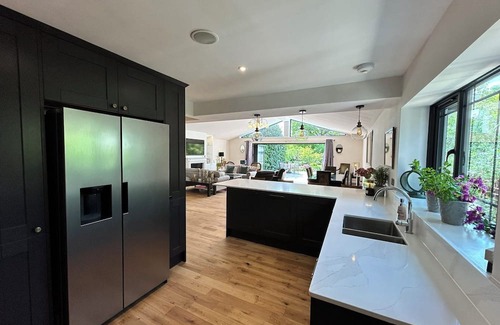 Cranleigh Casa | Cranleigh home w/great room & annexe. 4 bedrooms, sleeps 7+