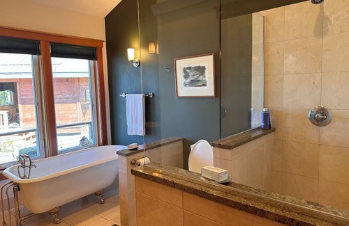 Petersburg Casa | Serene retreat, just 15 minutes away from Downtown Petersburg!