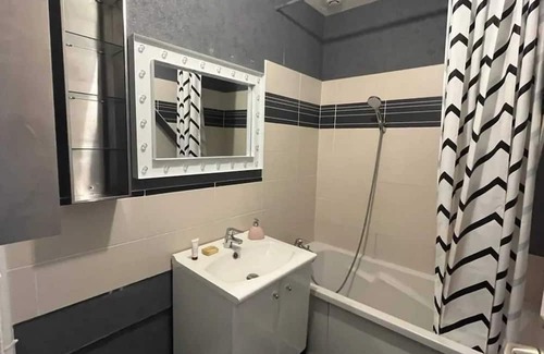Saint-Martin-de-Fontenay Casa | Homerez - House 10 km away from the beach for 4 ppl. at Saint-Martin-de-Fontenay