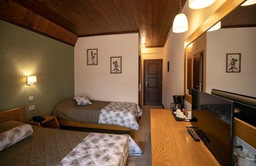 Eptalofos Condominio | Eptalofos Guesthouse - Triple Suite with Balcony