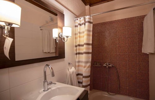 Eptalofos Condominio | Agoriani Guesthouse Mount Charm, Family Suite