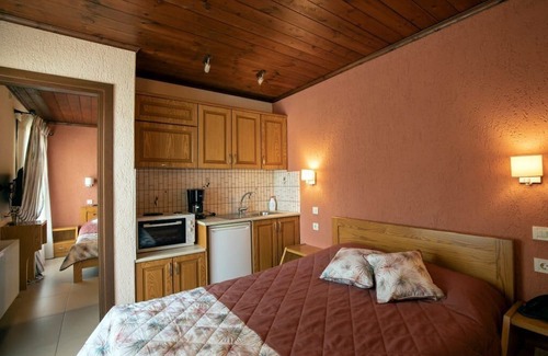 Eptalofos Condominio | Agoriani Guesthouse Mount Charm, Family Suite