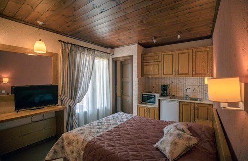 Eptalofos Condominio | Agoriani Guesthouse Mount Charm, Family Suite