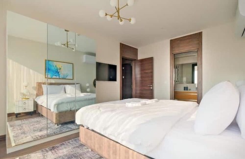 Basaksehir Apartamento | Eden - Bright Modern 2BR Apt w/ Parking & Gym