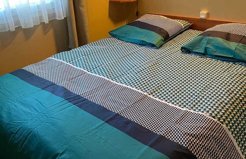 Saint-Jean-de-Valeriscle Casa | Homerez - Bungalow for 5 ppl. with shared pool at Saint-Jean-de-Valériscle