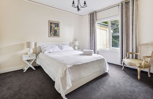 Mount Dandenong Villa | Cosy Villa among the nature. nice warm with central heating and fireplace