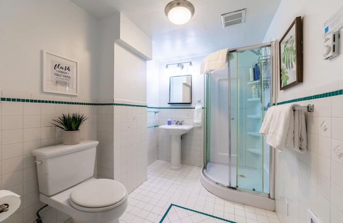 Alki Apartamento | Waterfront Penthouse with Panoramic Views near Alki