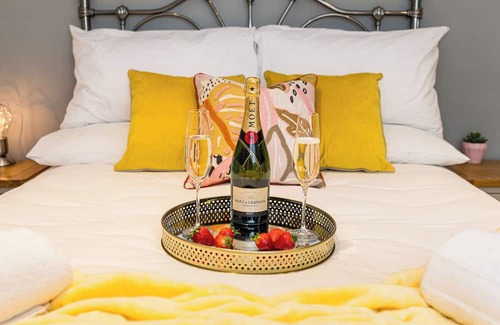 St Leonards Apartamento | Spacious garden apartment, sleeps 3 w/ parking