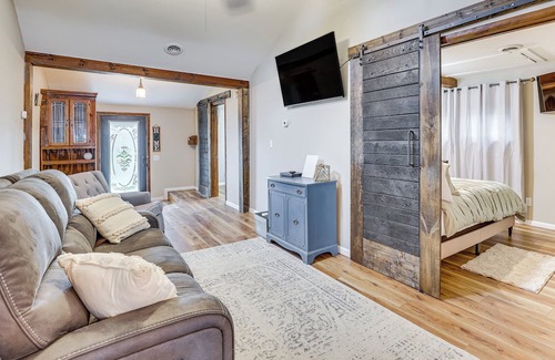 Craig Beach Cabaña | Romantic Getaway by the Lake!