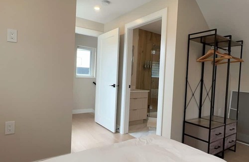 Sunset Casa | *NEW BUILT* Private Modern 2bd 2ba. Easy Parking