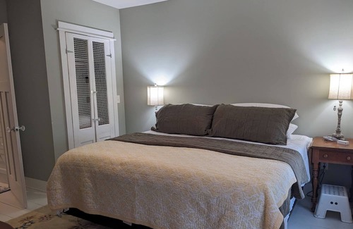 Athol Springs Casa | Private, Pretty and Comfy between Niagara Falls and Buffalo
