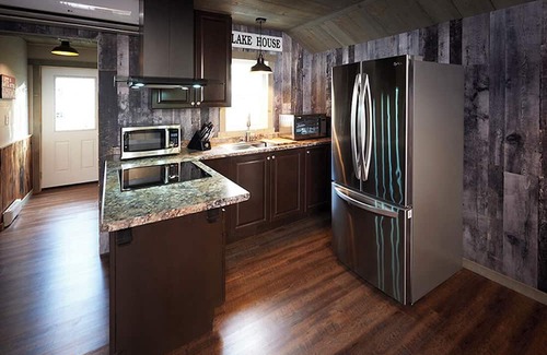 Honey Harbour Cabaña | Muskoka Lakefront Cottage Honey Harbour Georgian Bay. Only 90 min from Toronto!