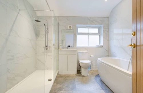 Brentwood Casa | Stunning Newly Fully Furnished Bedroom Ensuite