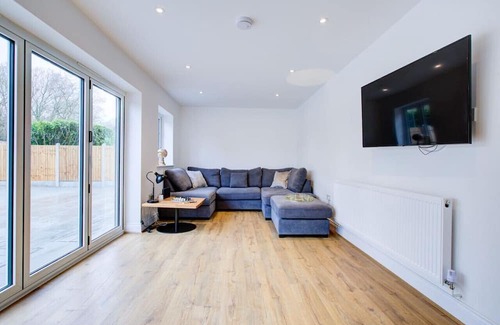 Brentwood Casa | Stunning Newly Fully Furnished Bedroom Ensuite