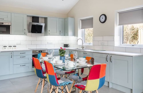 Cleeve Casa | The Oak View:Haven Retreat Bristol in Countryside