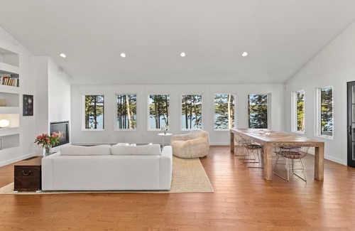 Saint George Casa | Tranquil Waters Retreat: A Luxurious Scandinavian-Inspired Haven on the Saint