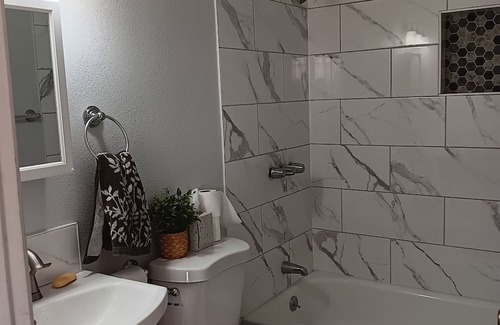 Mojave Apartamento | Lovely furnished 2/1 apartment, with washer & dryer, free parking, free Wi-Fi...