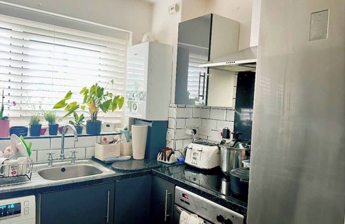 Streatham Hill Apartamento | Cosy 2 Bed with Free Parking & Lift -8min to station.