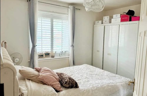 Streatham Hill Apartamento | Cosy 2 Bed with Free Parking & Lift -8min to station.