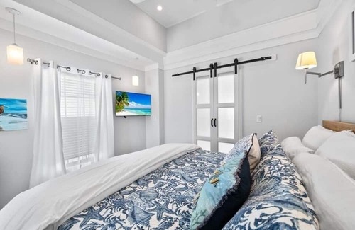 Melbourne Beach Cabaña | Beachfront Cottage - Seagrape