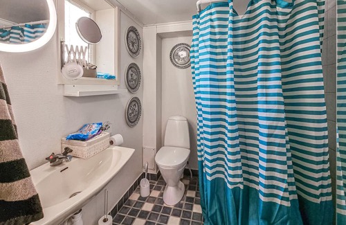 Bjorholmen Apartamento | Enjoy a peaceful vacation in this charming vacation apartment on the Swedish west coast.
