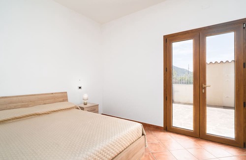 Loculi Apartamento | Apartment 'Appartamento 1' with Mountain View, Wi-Fi and Air Conditioning