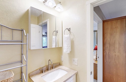Spearfish Apartamento | Quiet house with tranquil views of Spearfish Hills, grill, partial AC, & cable