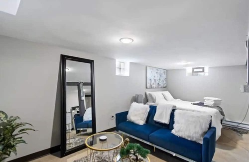 Greenfield Apartamento | Entire rental unit in Milwaukee, Wisconsin