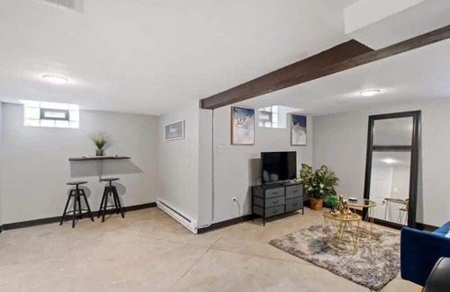Greenfield Apartamento | Entire rental unit in Milwaukee, Wisconsin