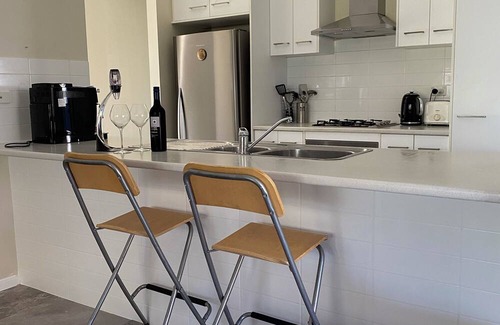 Port Noarlunga South Casa | Wine coast spacious 3-bedroom house