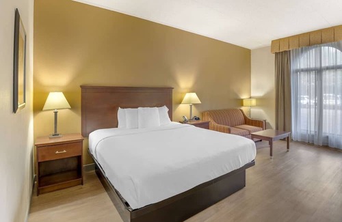 North Chesterfield Casa | Bright, Upgraded Stay with Pool & Gym – Near Virginia Commonwealth