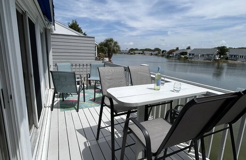 Whitney Beach Villa | Paradise Awaits Lakeview Villa in Bradenton - Two miles to Anna Maria Island