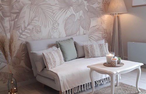 Authon-Ebeon Casa | Holiday Home 'Gîte Florène' with Private Terrace and Private Garden