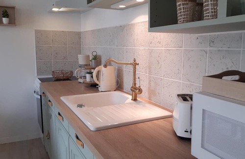 Authon-Ebeon Casa | Holiday Home 'Gîte Florène' with Private Terrace and Private Garden