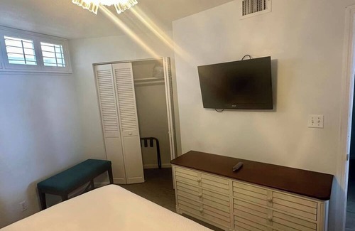 Central Beach Complejo | Oceanfront 1 Bdrm Condo with Balcony @ Reef Ocean Resort in Vero Beach, Florida