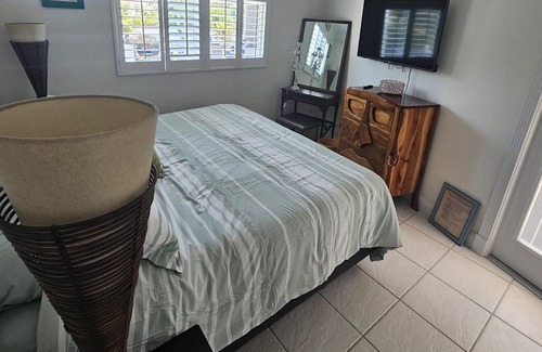 Indian Waterways Casa | Bay-front, family compound in Tavernier is the perfect Keys retreat.