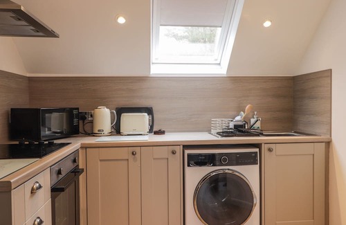 Scaniport Cabaña | PURLIE LODGE APARTMENT, romantic, with a garden in Inverness